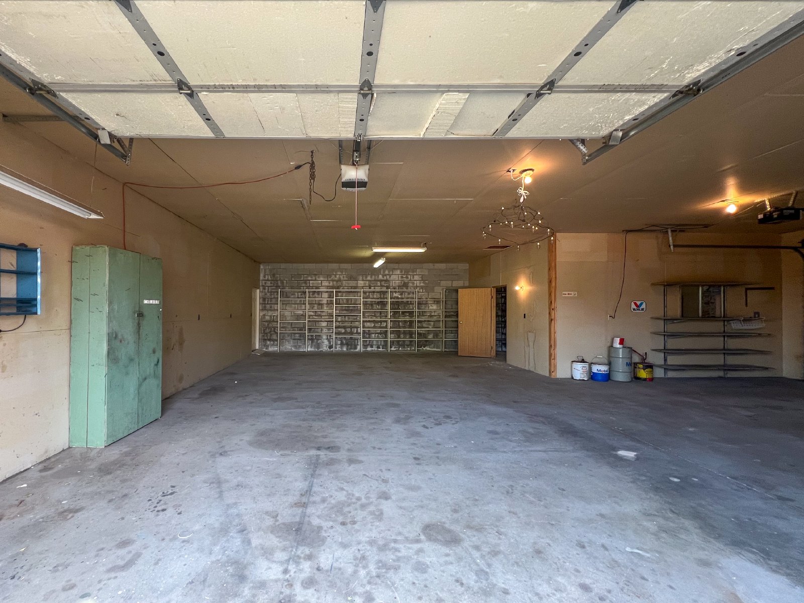 Freestanding Flex Shop property image