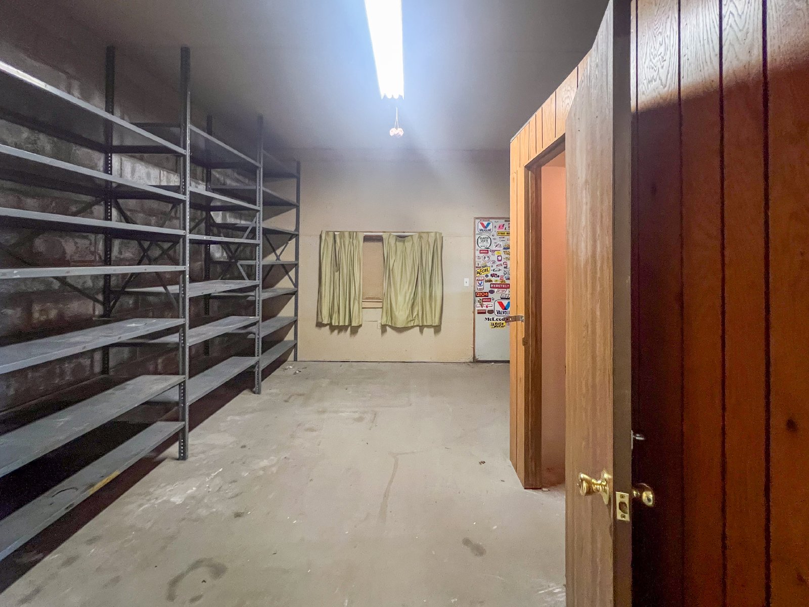 Freestanding Flex Shop property image