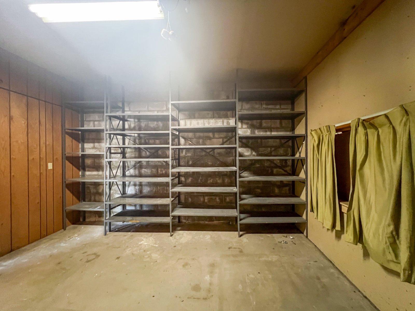 Freestanding Flex Shop property image