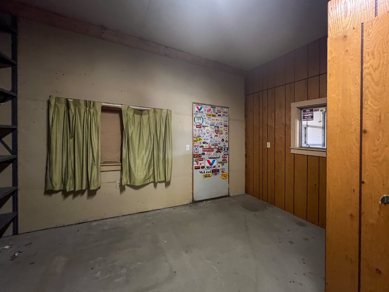 Freestanding Flex Shop property image