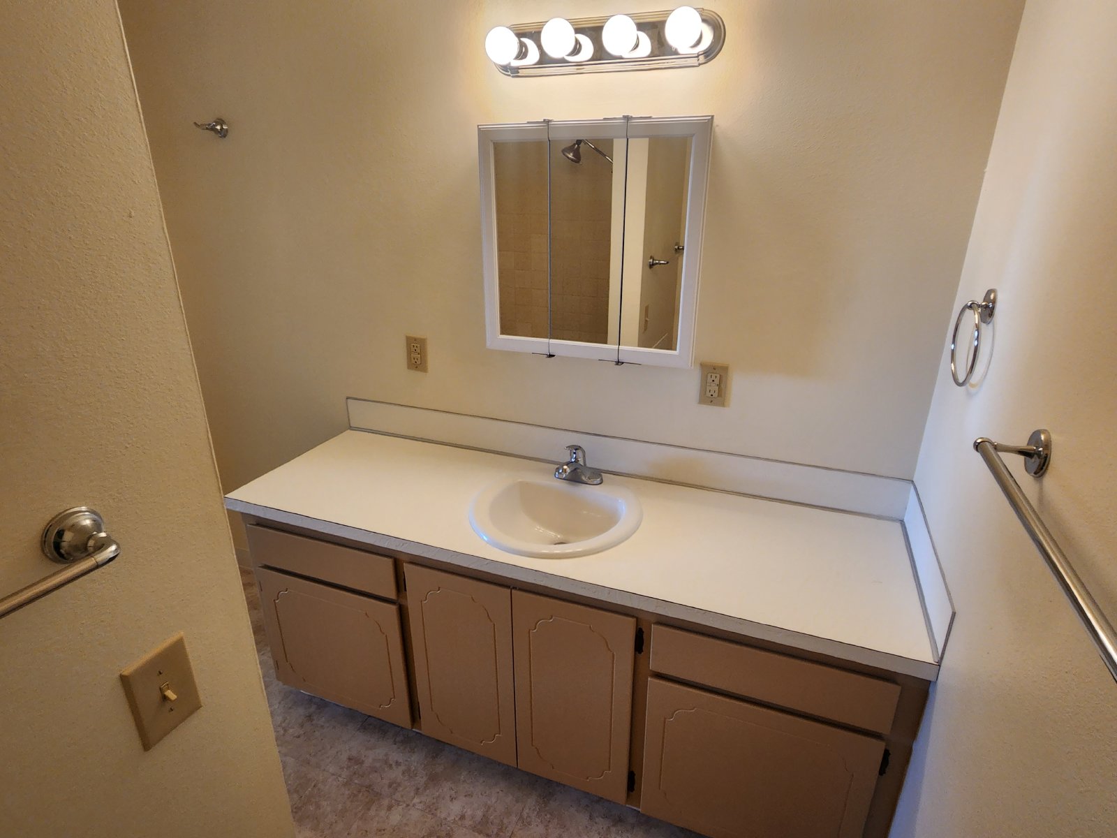 Coming Soon! 4 bedroom 2 bath property image