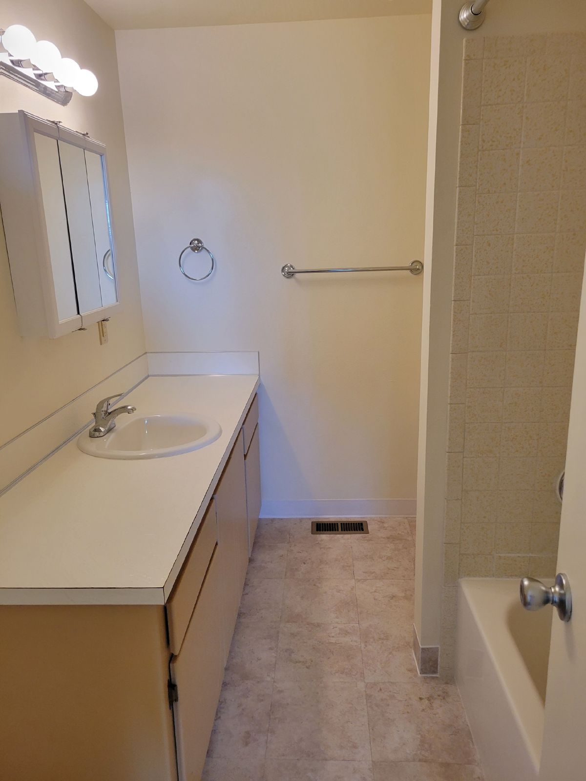 Coming Soon! 4 bedroom 2 bath property image